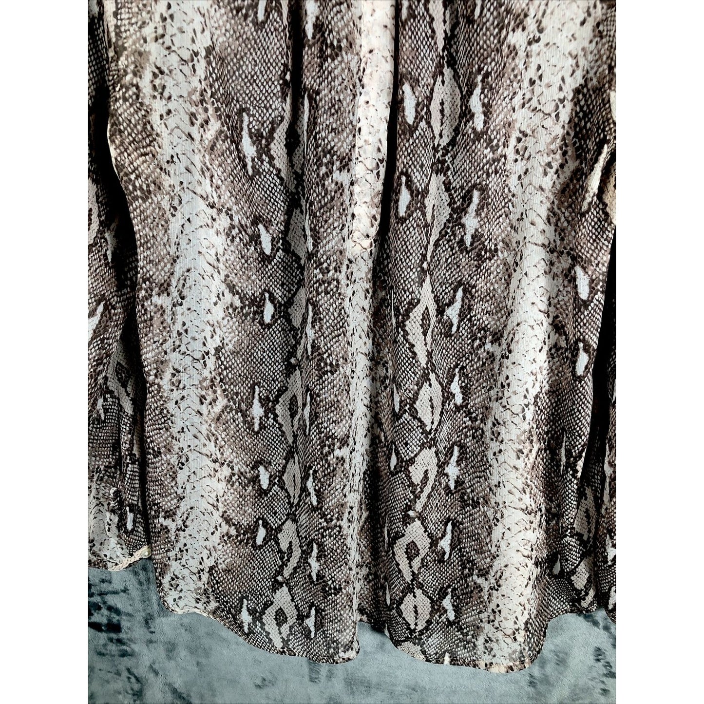 Banana Republic Blouse Women’s Animal Print Blouse Henley Snake Sheer SZ Medium