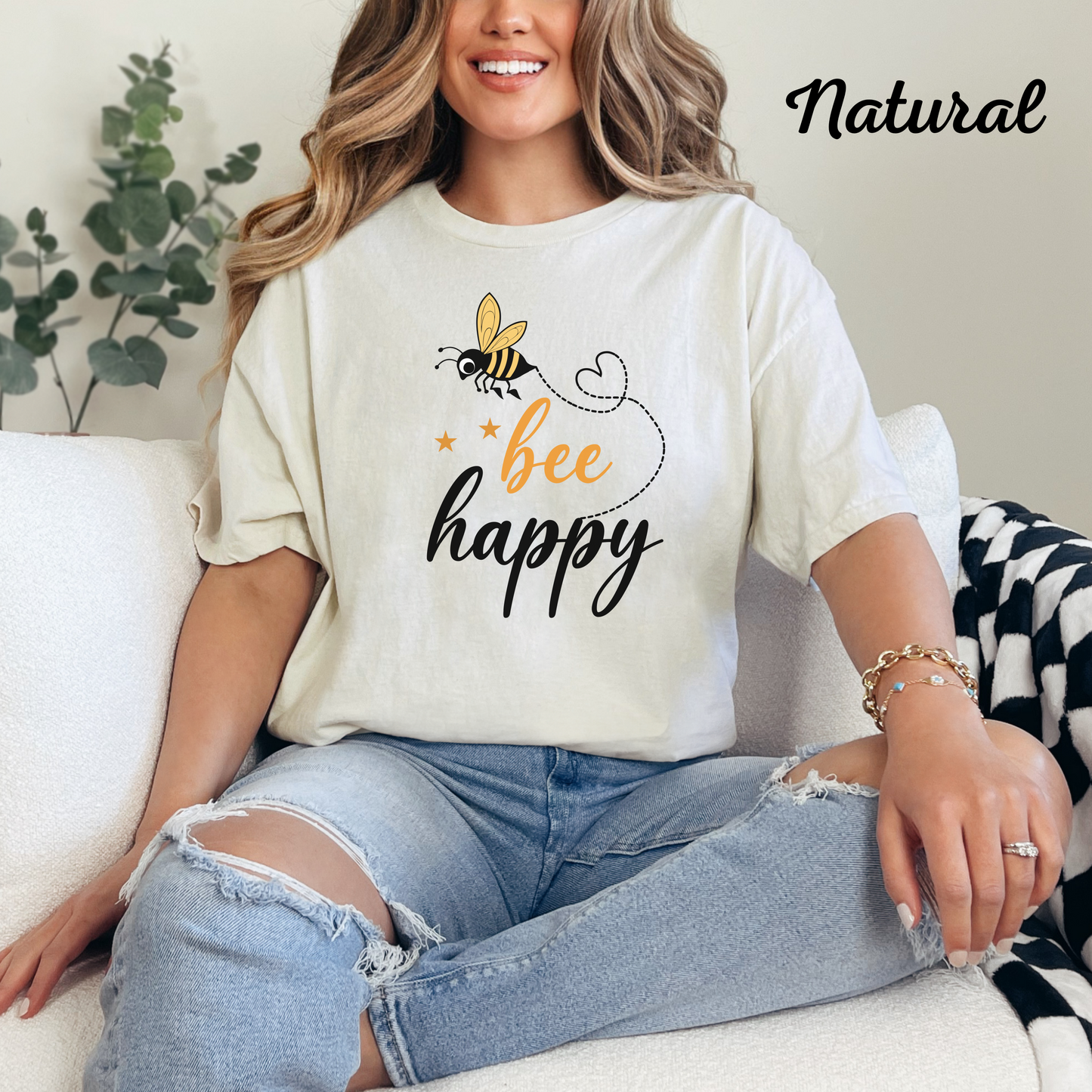 Cute Bee T-Shirt, Graphic Tee Gift for Bee Lovers, Insect Lover Shirt, Adorable Honeybee Design, Women’s Fashion Top, Summer Casual Tee