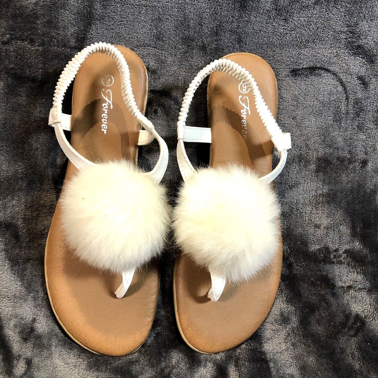 Forever Pompom Sandals Women's Size 9 Shoes