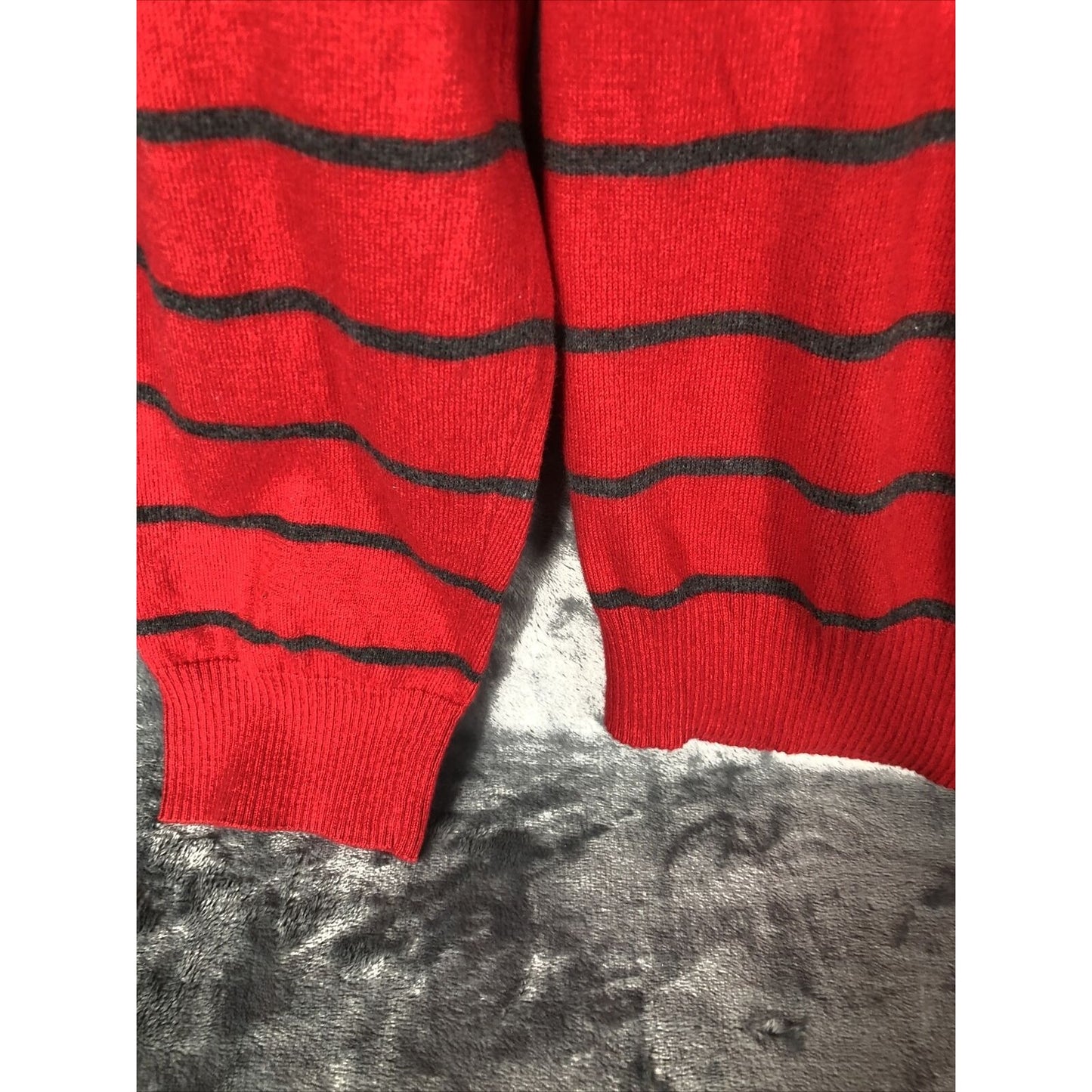 Aeropostale Sweater Men’s Adult Large Red And Gray Striped V-Neck Pullover A87