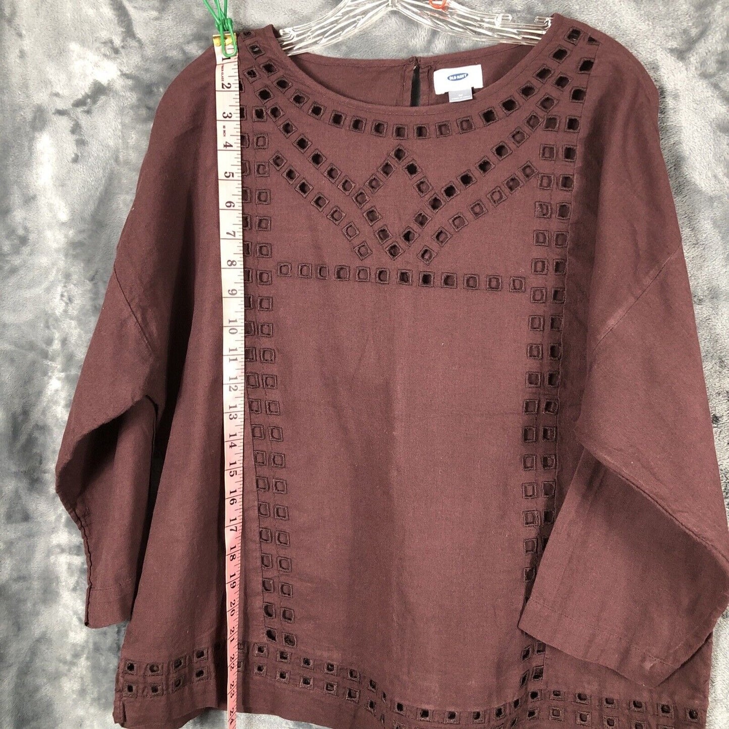 Women's Old Navy Size M  Cut Out Square Block Details