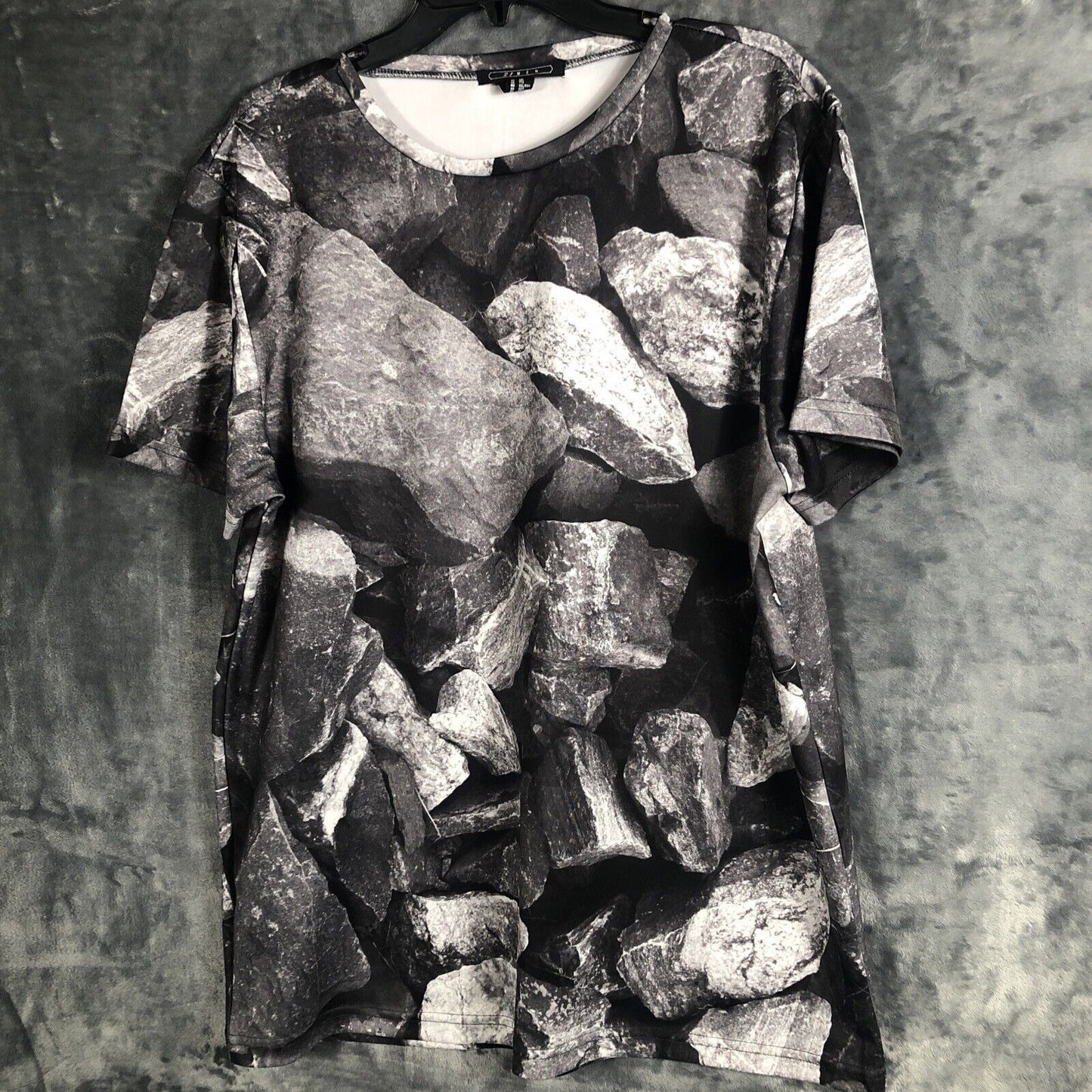 Forever 21 Men’s Shirt Size Adult 2X Large 2/Men T-Shirt Black/Gray