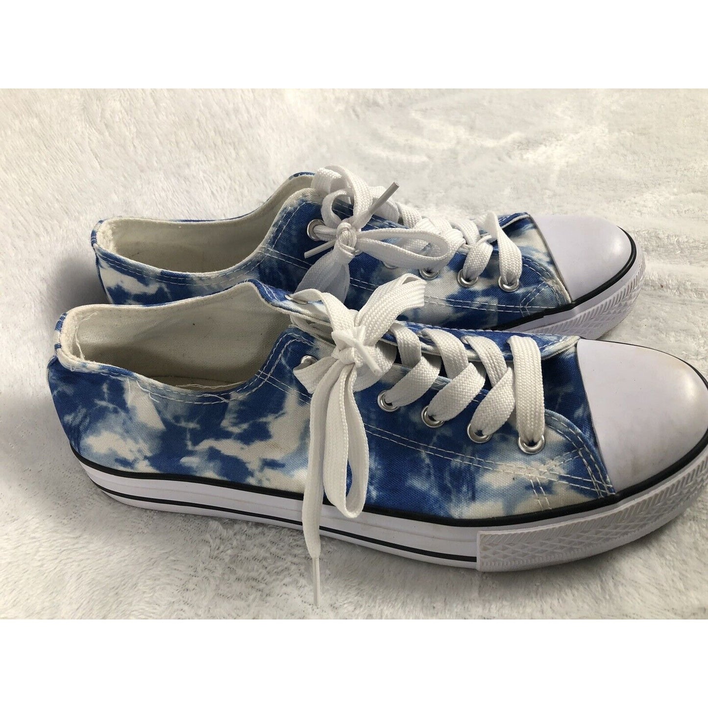 Woman’s Shoes Blue Tie Dyed Top Moda Lizzie-1 Size 10 Shoes J Y