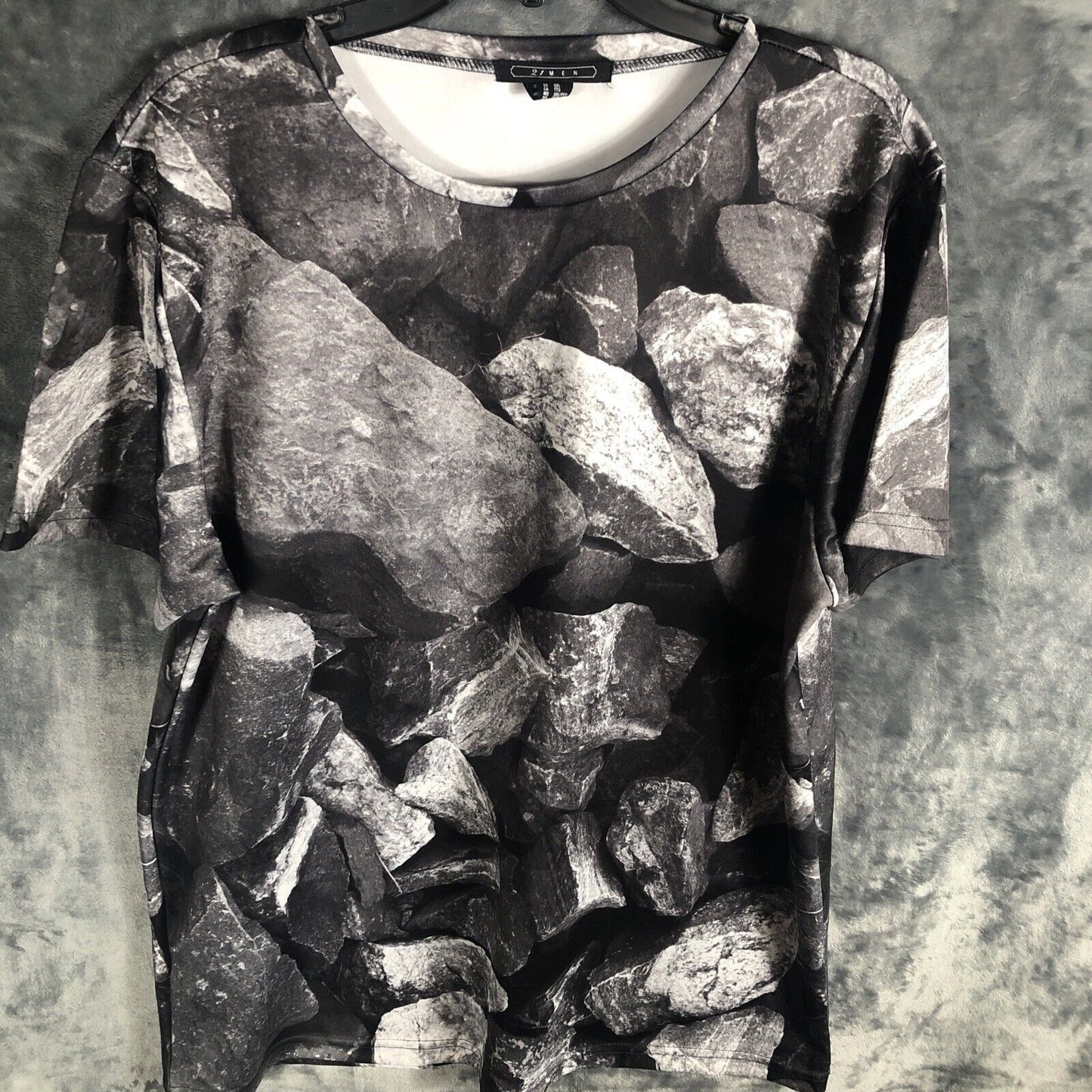 Forever 21 Men’s Shirt Size Adult 2X Large 2/Men T-Shirt Black/Gray