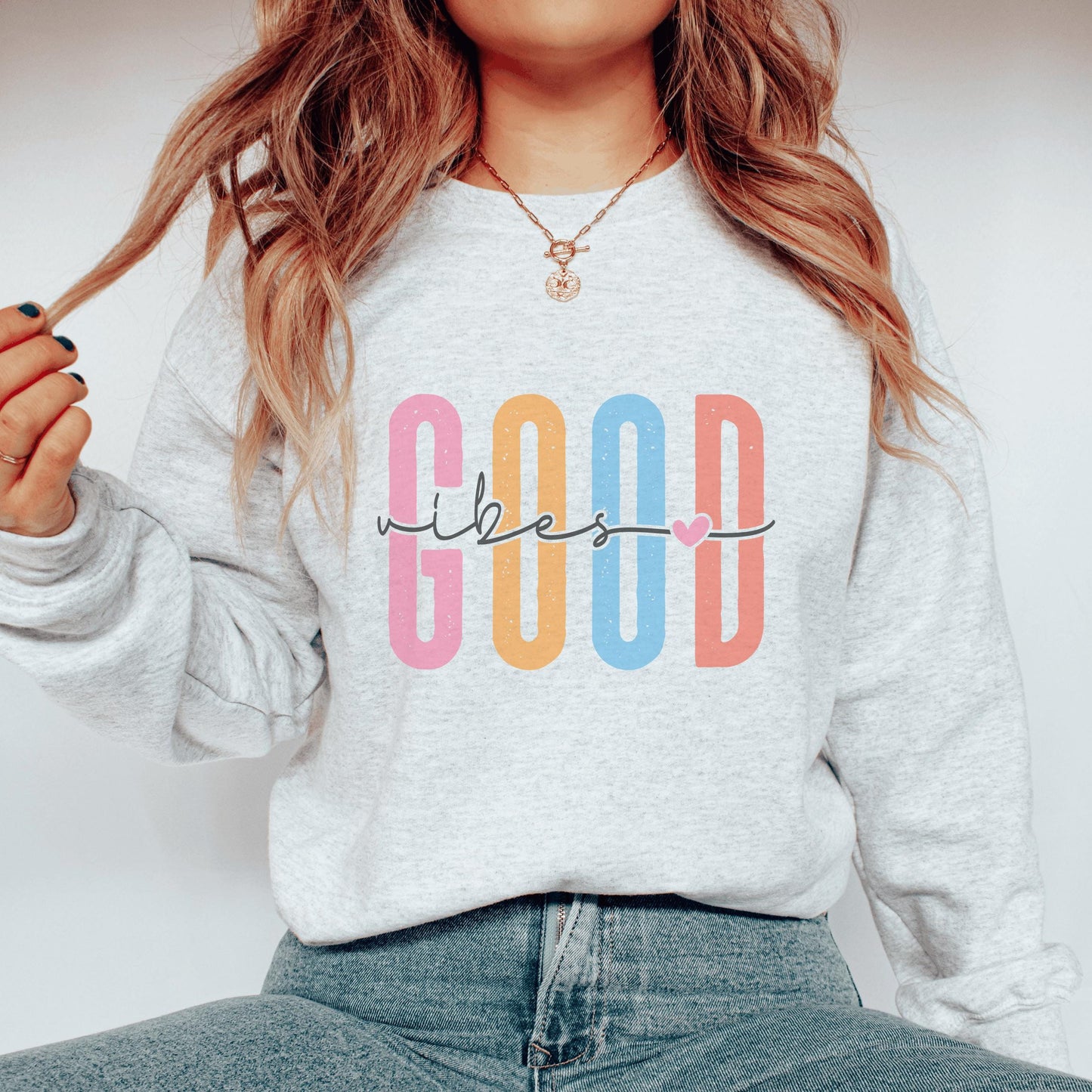 Good Vibes Only Sweatshirt, Positive Quote Crewneck, Feel Good Graphic Pullover, Unisex Cozy Sweatshirt, Uplifting Everyday Wear