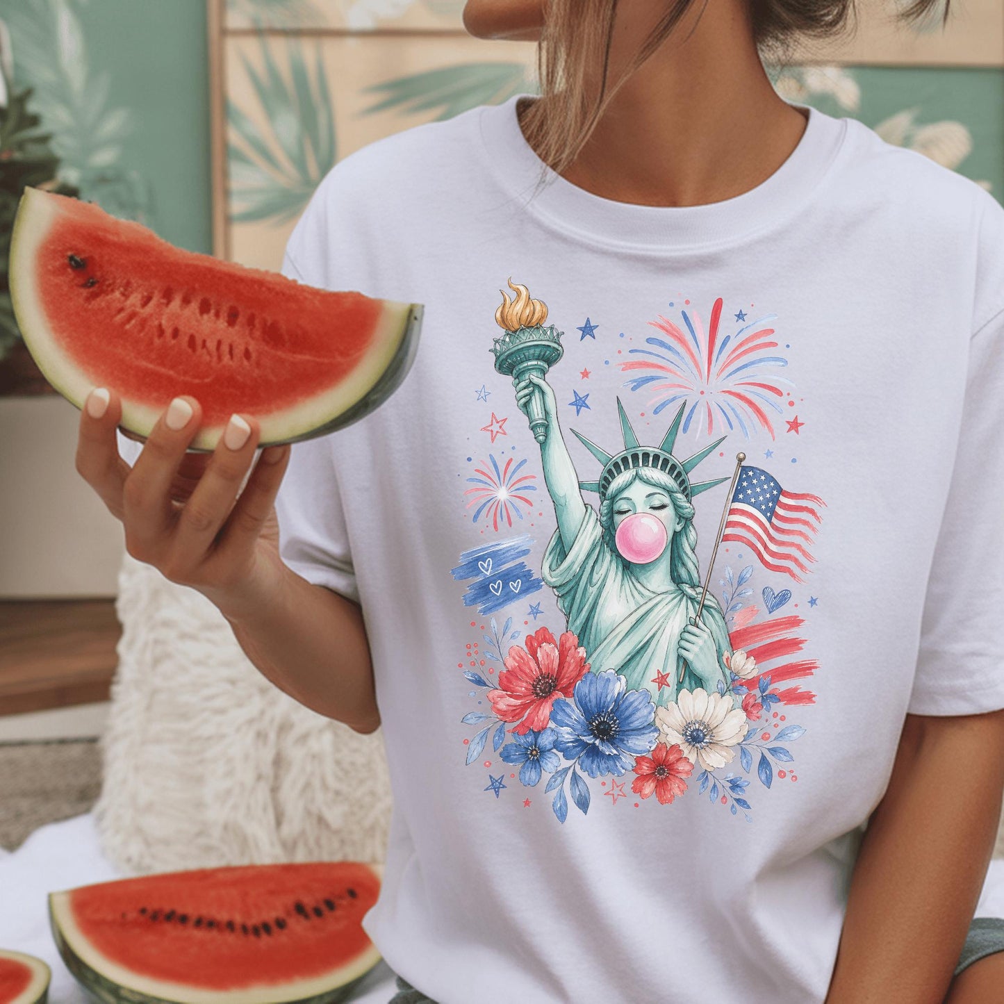 Patriotic Statue of Liberty T-Shirt, 4th of July Celebration Tee, Custom Graphic Shirt, USA Independence Day Apparel, Unique Gift for Women