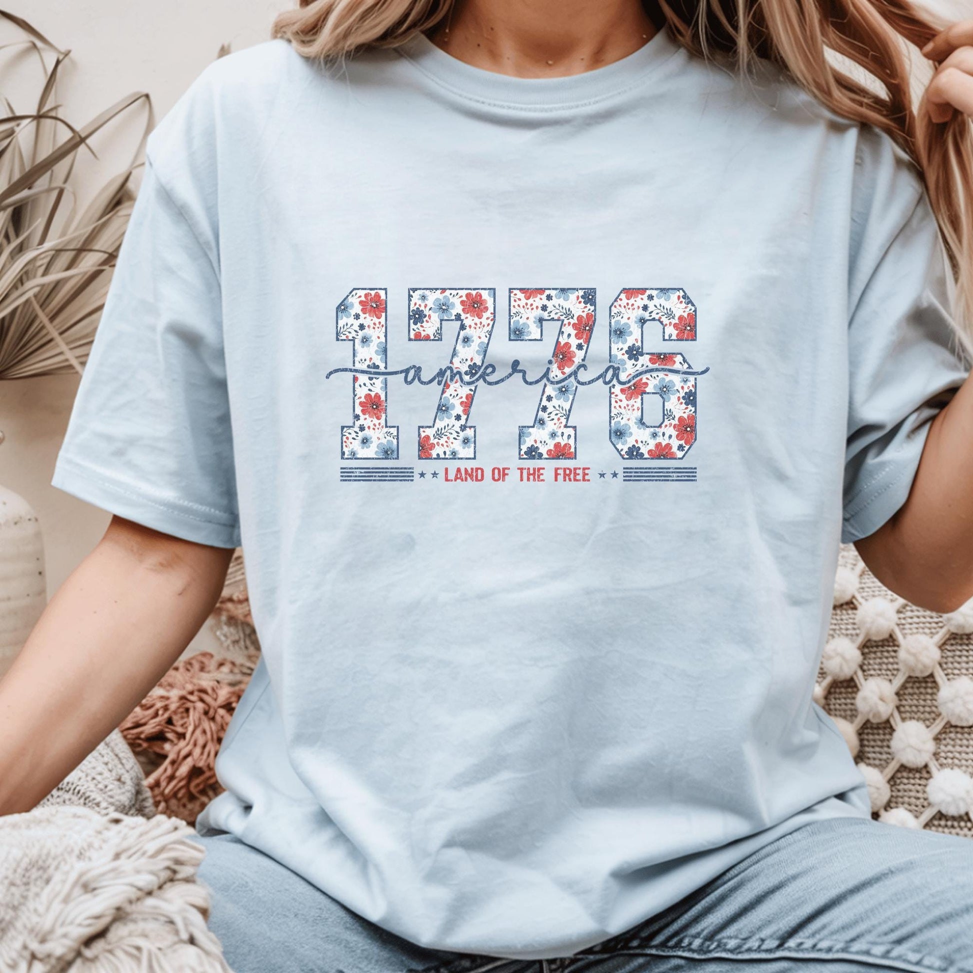 Patriotic Floral 1776 Americana Tee, Vintage Independence Day Shirt, Custom USA Flower T-Shirt, 4th of July Gift, Land of the Free Top