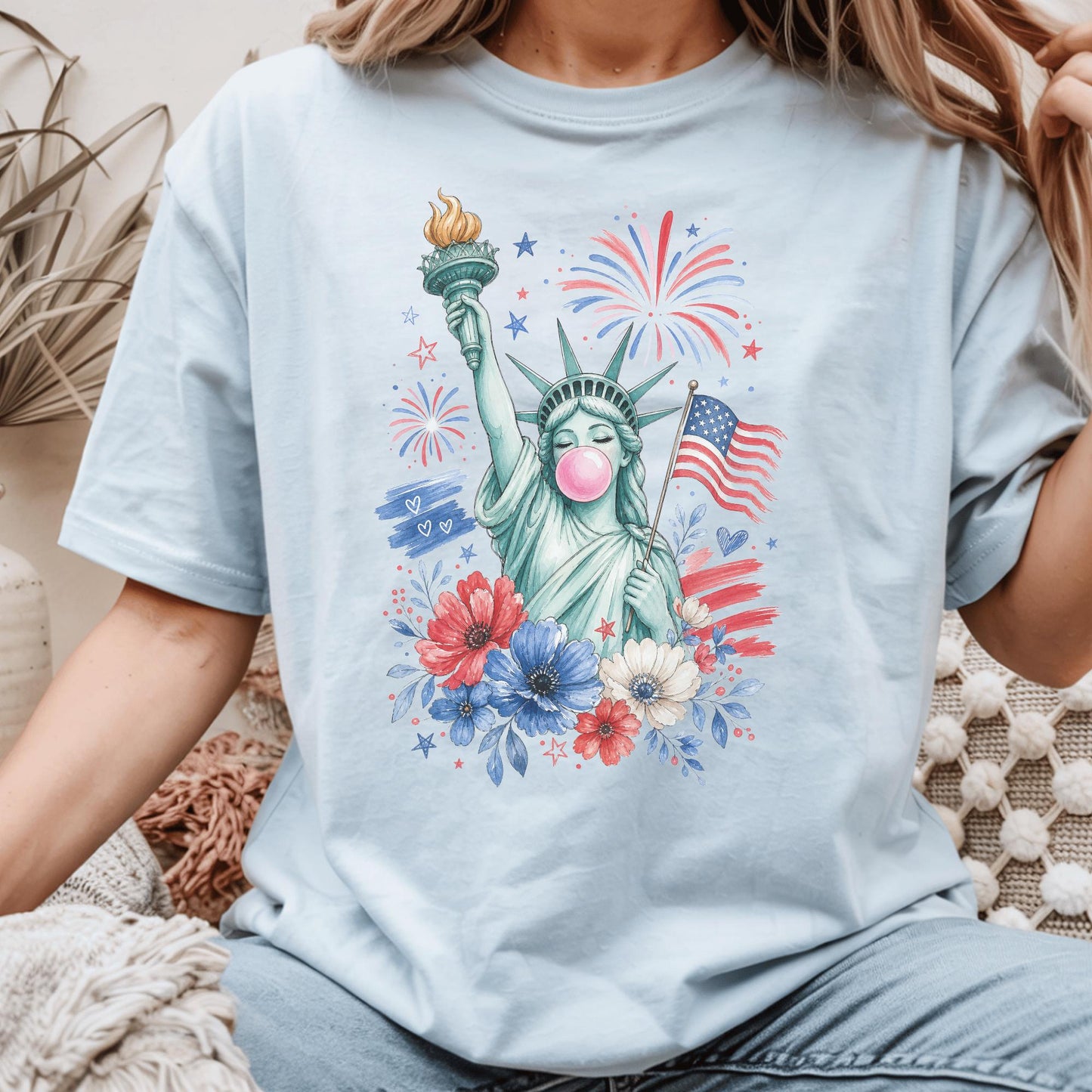 Patriotic Statue of Liberty T-Shirt, 4th of July Celebration Tee, Custom Graphic Shirt, USA Independence Day Apparel, Unique Gift for Women