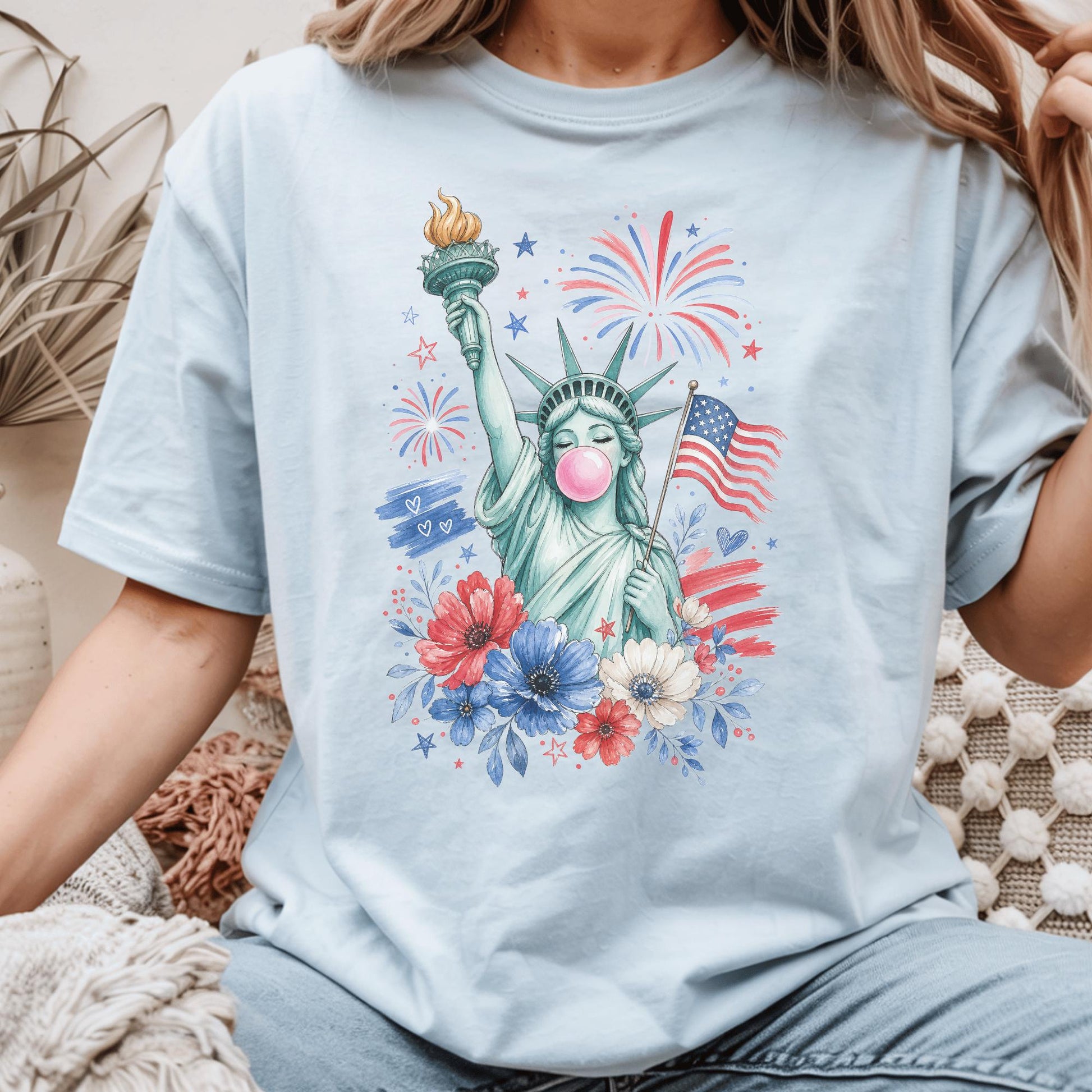 Patriotic Statue of Liberty T-Shirt, 4th of July Celebration Tee, Custom Graphic Shirt, USA Independence Day Apparel, Unique Gift for Women