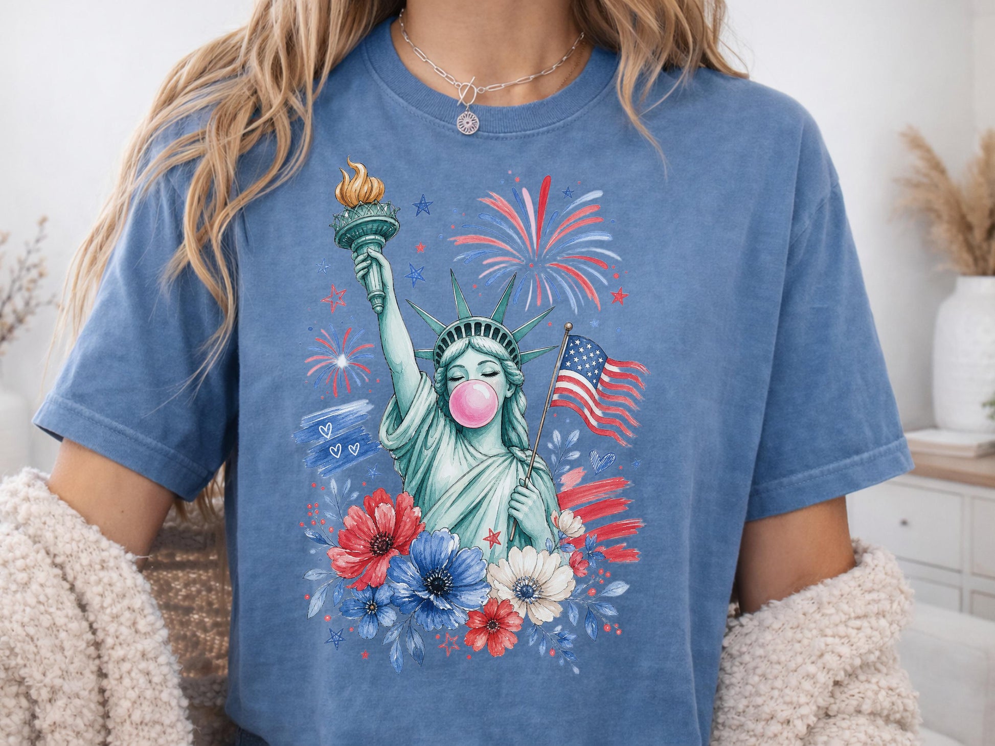 Patriotic Statue of Liberty T-Shirt, 4th of July Celebration Tee, Custom Graphic Shirt, USA Independence Day Apparel, Unique Gift for Women