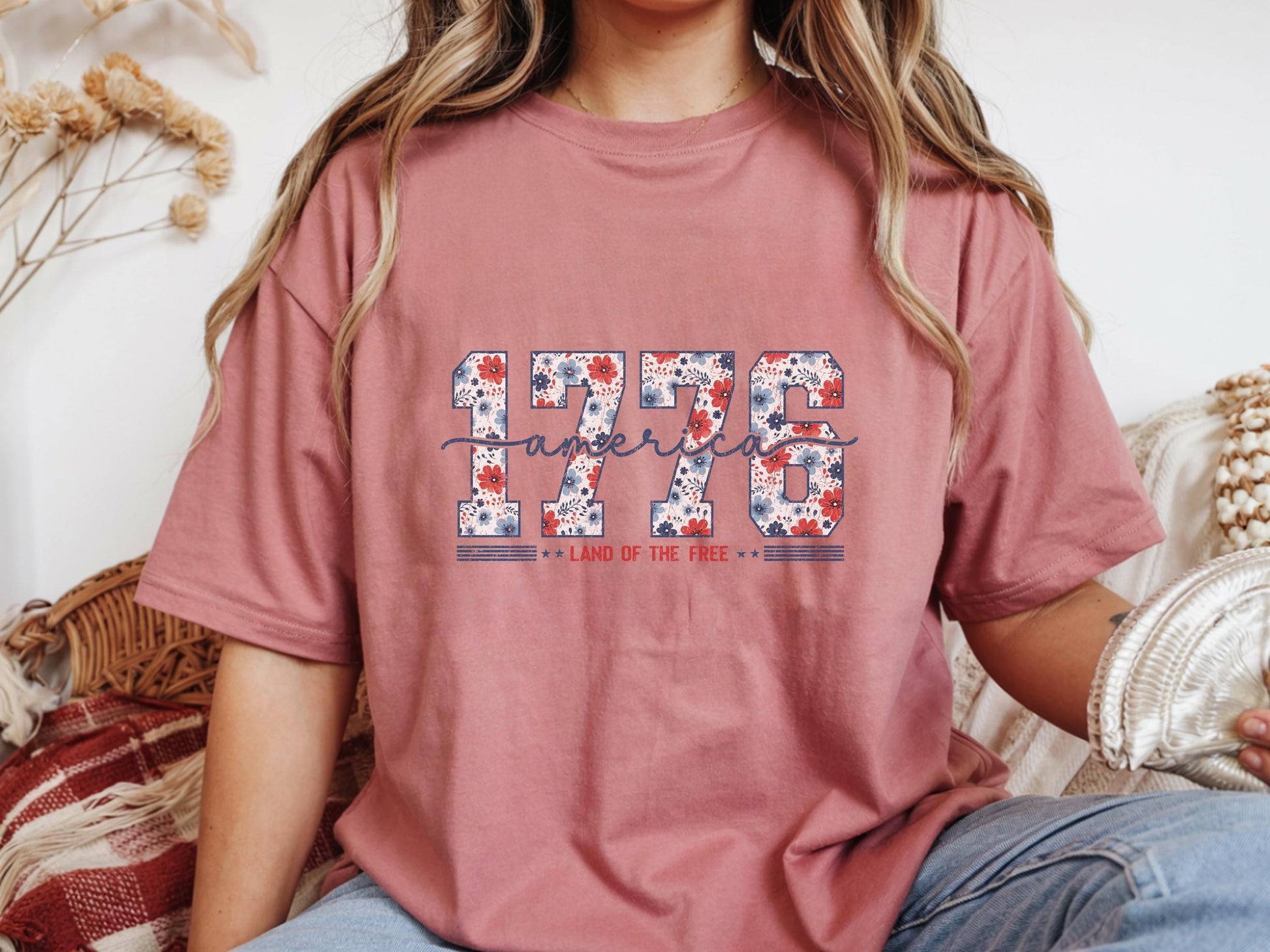 Patriotic Floral 1776 Americana Tee, Vintage Independence Day Shirt, Custom USA Flower T-Shirt, 4th of July Gift, Land of the Free Top
