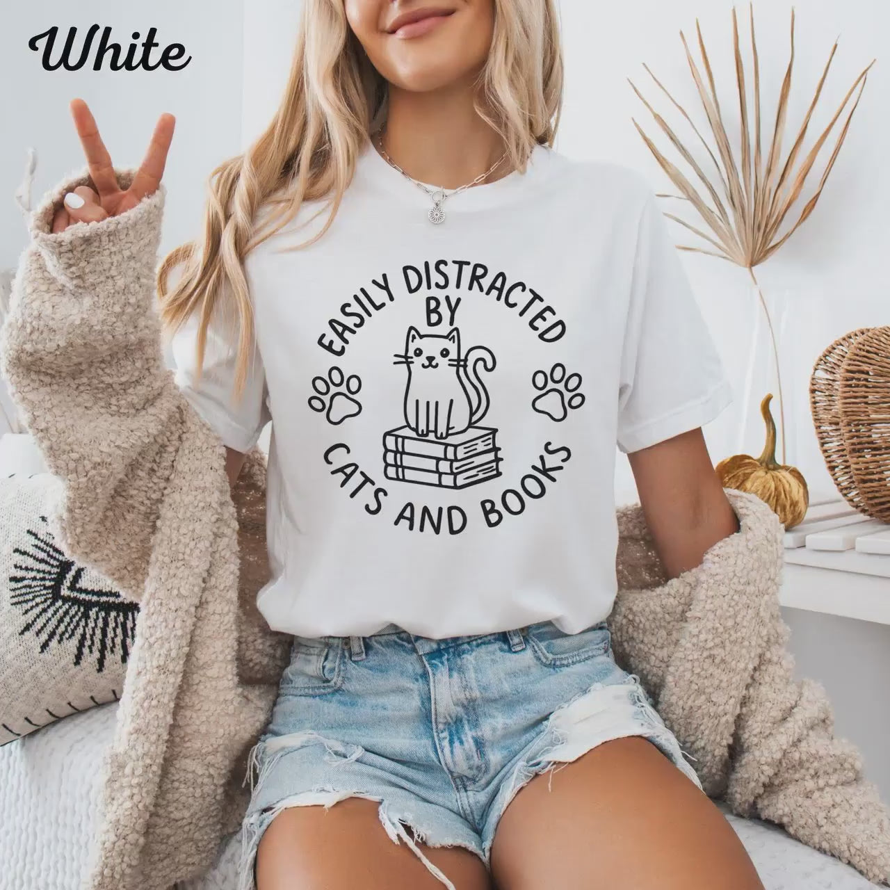 Funny Cat Reading T-Shirt: Bookworm Gift for Literary Lovers, Booksellers, and Feline Enthusiasts