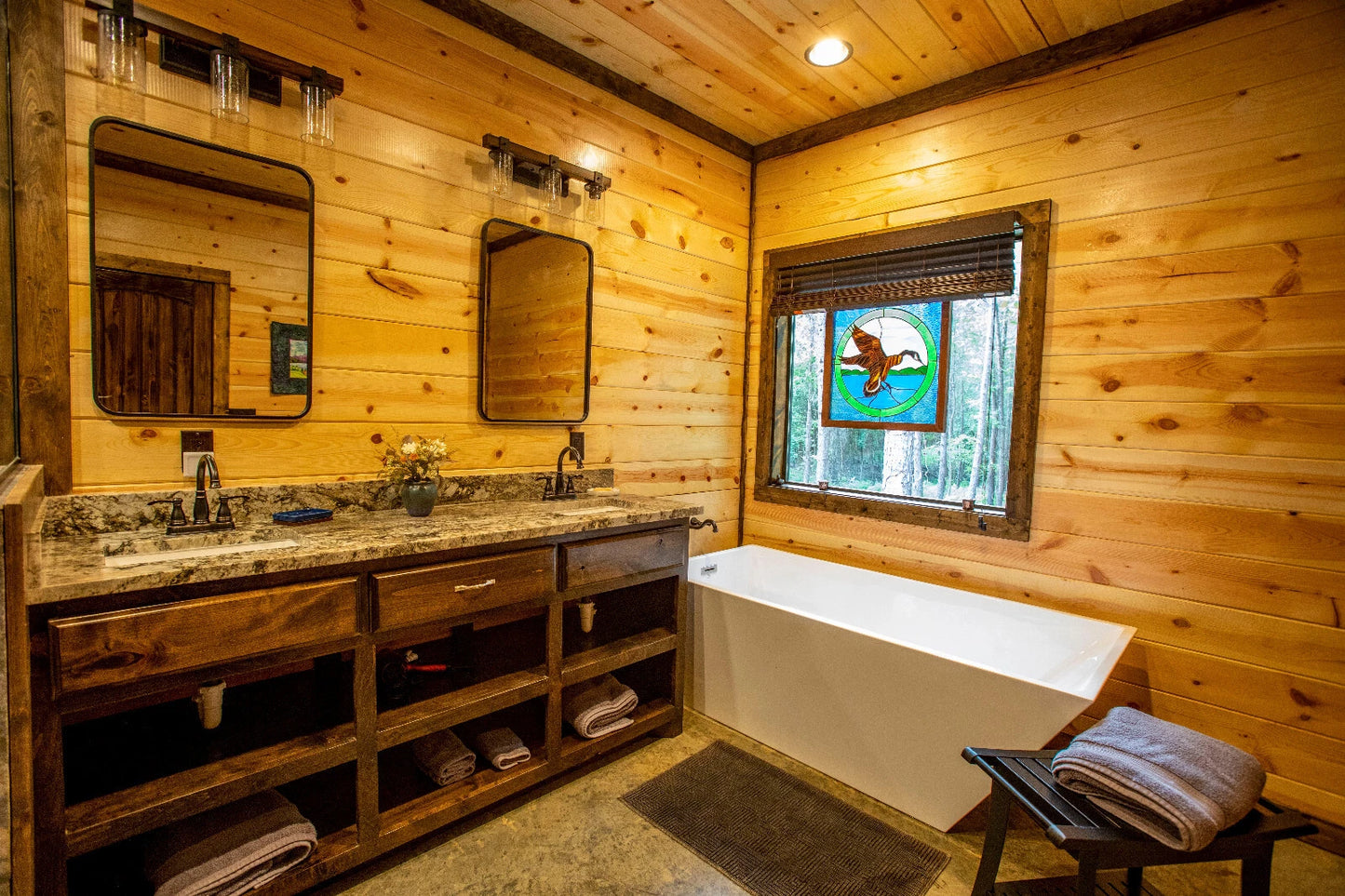 2NIGHT STAY Luxury Cabin Vacation Rental Broken Bow Okla Beavers Bend BLUE EAGLE