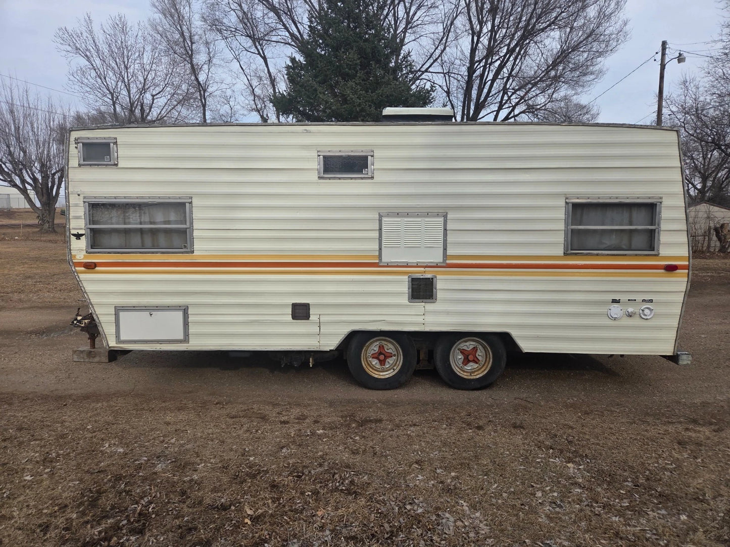 1975 20FT. COACHMEN CADET  VINTAGE TRAVEL TRAILER CAMPER NICE REMODELED INTERIOR
