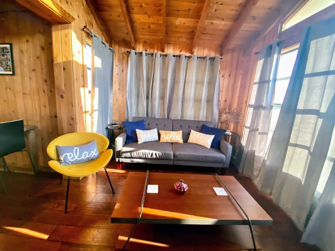 5 Night Stay In Vacation Community on Lake Louisa   25 Mins to Disney!