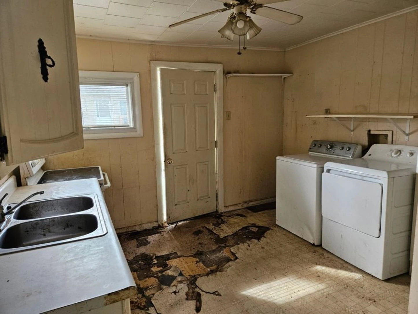 Cute inexpensive Single Family Home in quiet Zeigler Illinois Great Curb appeal