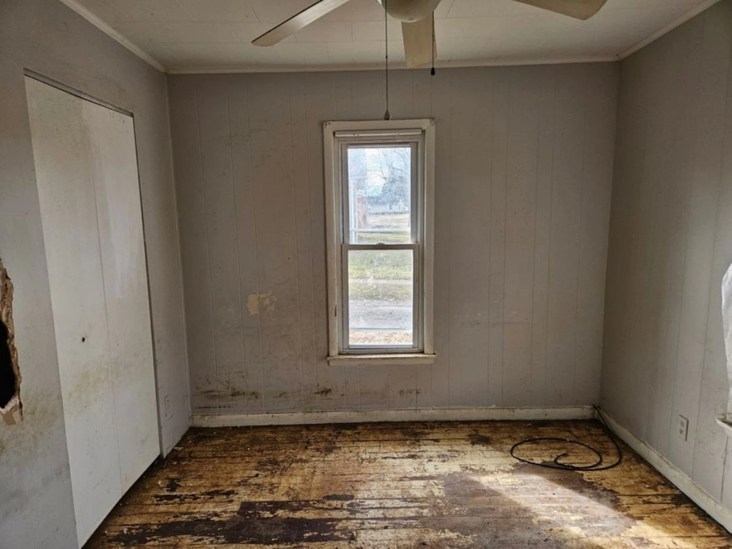 Cute inexpensive Single Family Home in quiet Zeigler Illinois Great Curb appeal
