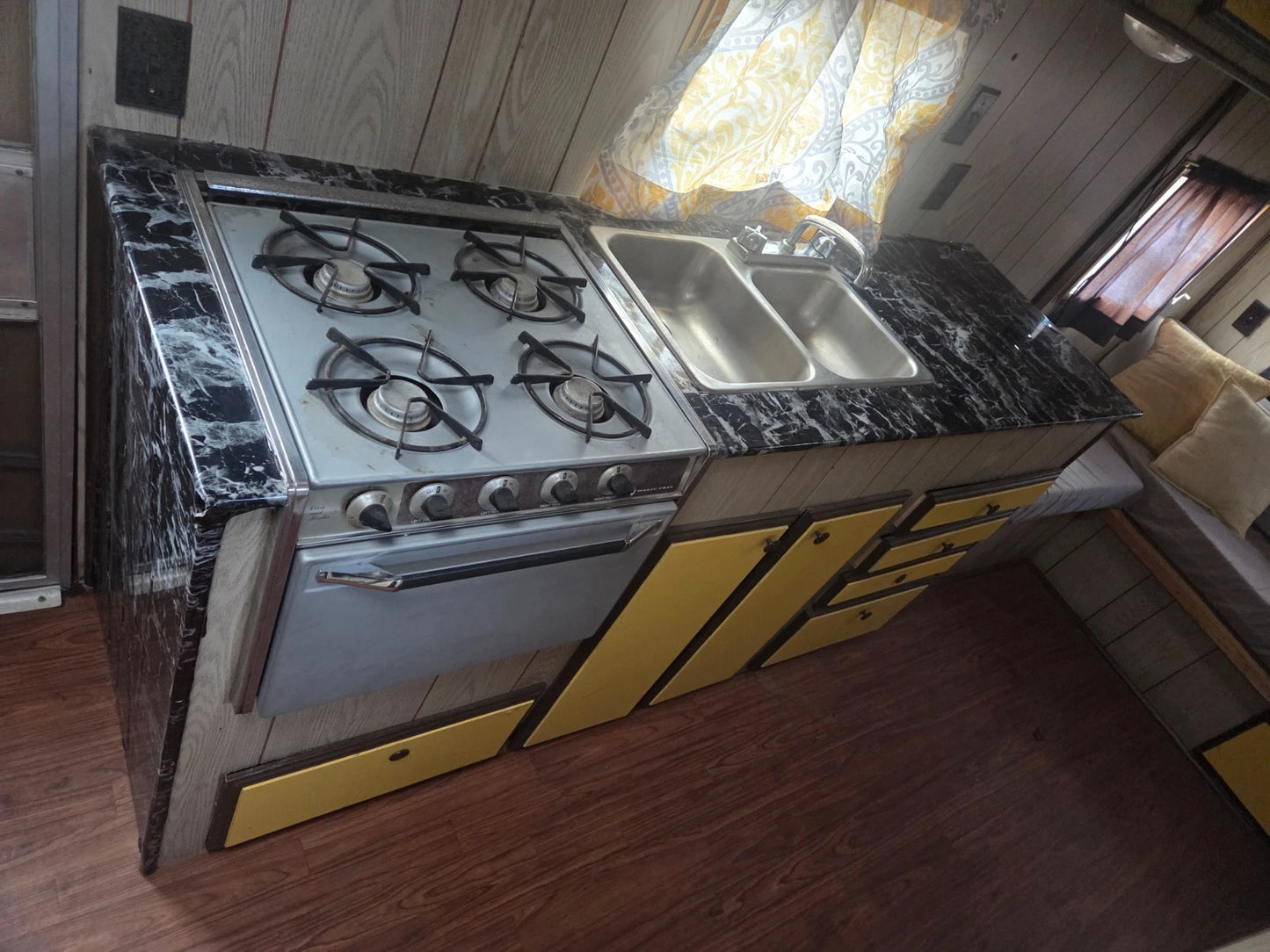 1975 20FT. COACHMEN CADET  VINTAGE TRAVEL TRAILER CAMPER NICE REMODELED INTERIOR