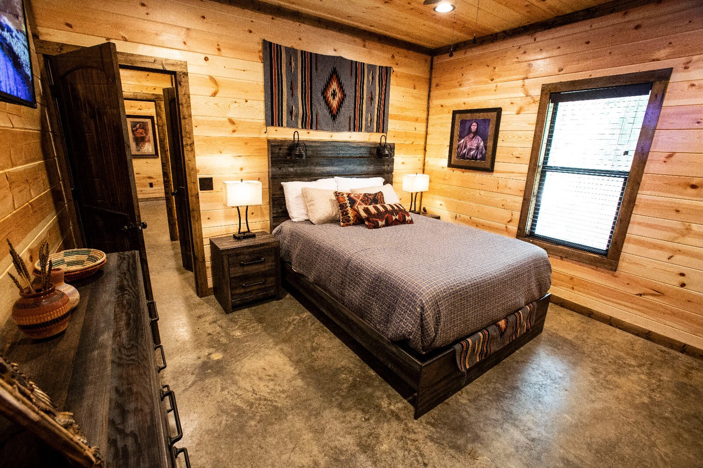 2NIGHT STAY Luxury Cabin Vacation Rental Broken Bow Okla Beavers Bend BLUE EAGLE