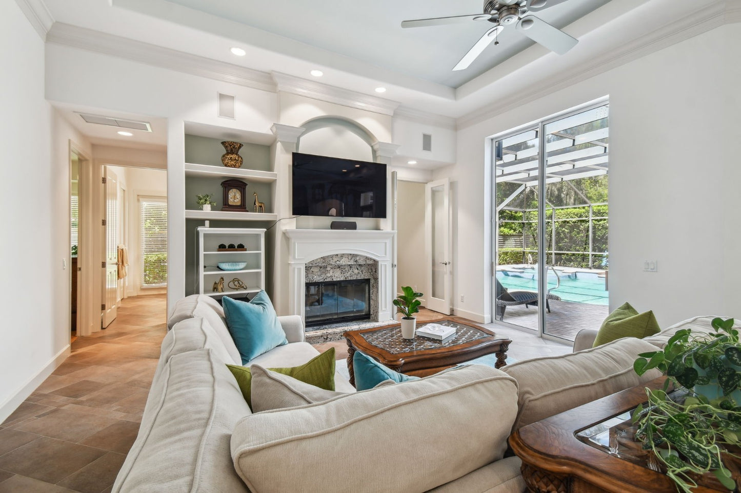 Casa à venda, Tarpon Springs Florida 5 camas / 4 banheiros / 3698 pés quadrados / piscina / fechado-