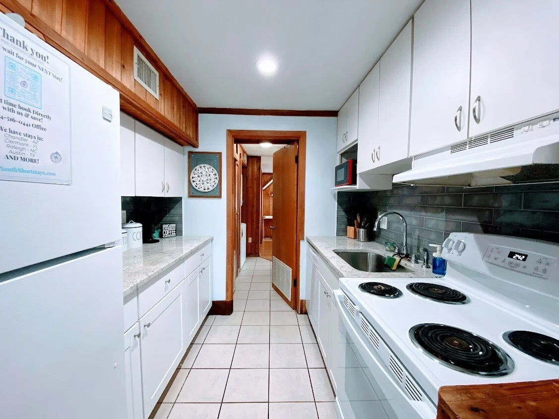 5 Night Stay In Vacation Community on Lake Louisa   25 Mins to Disney!
