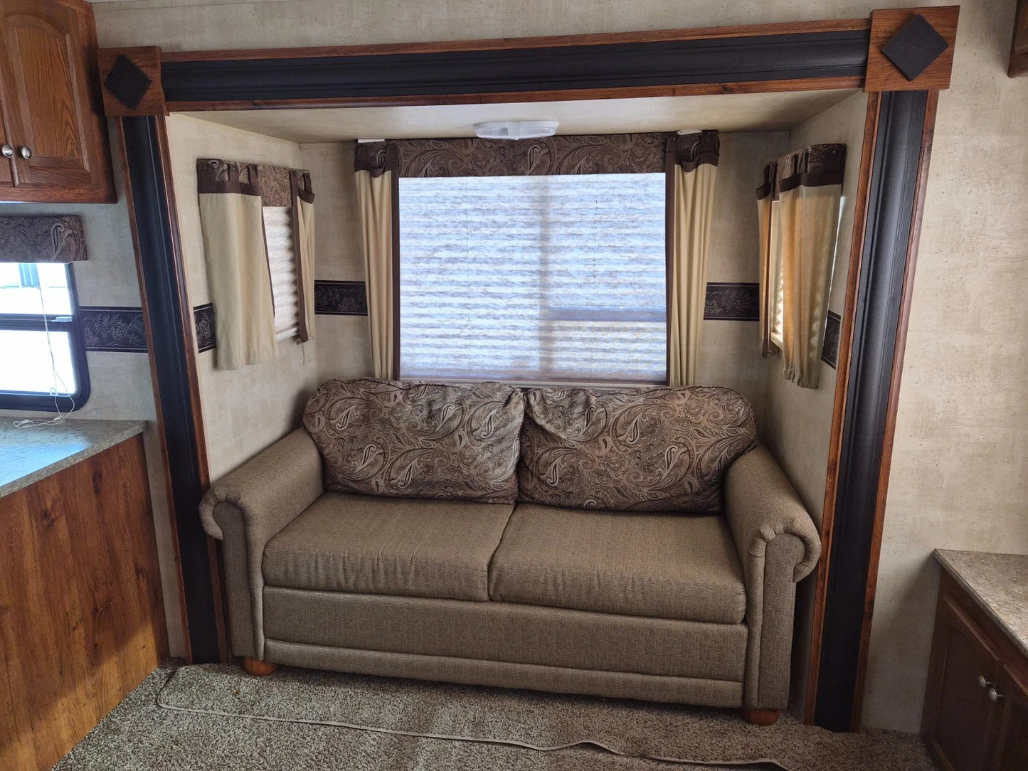 2012 KEYSTONE HORNET HIDEOUT PLATINUM CAMPER TRAILER 31RLDS