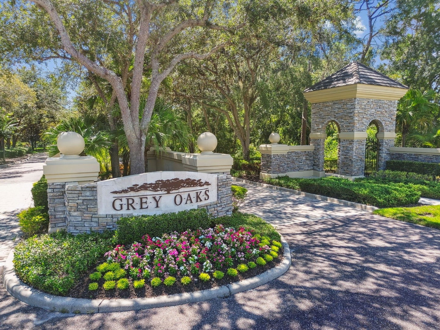 Casa à venda, Tarpon Springs Florida 5 camas / 4 banheiros / 3698 pés quadrados / piscina / fechado-