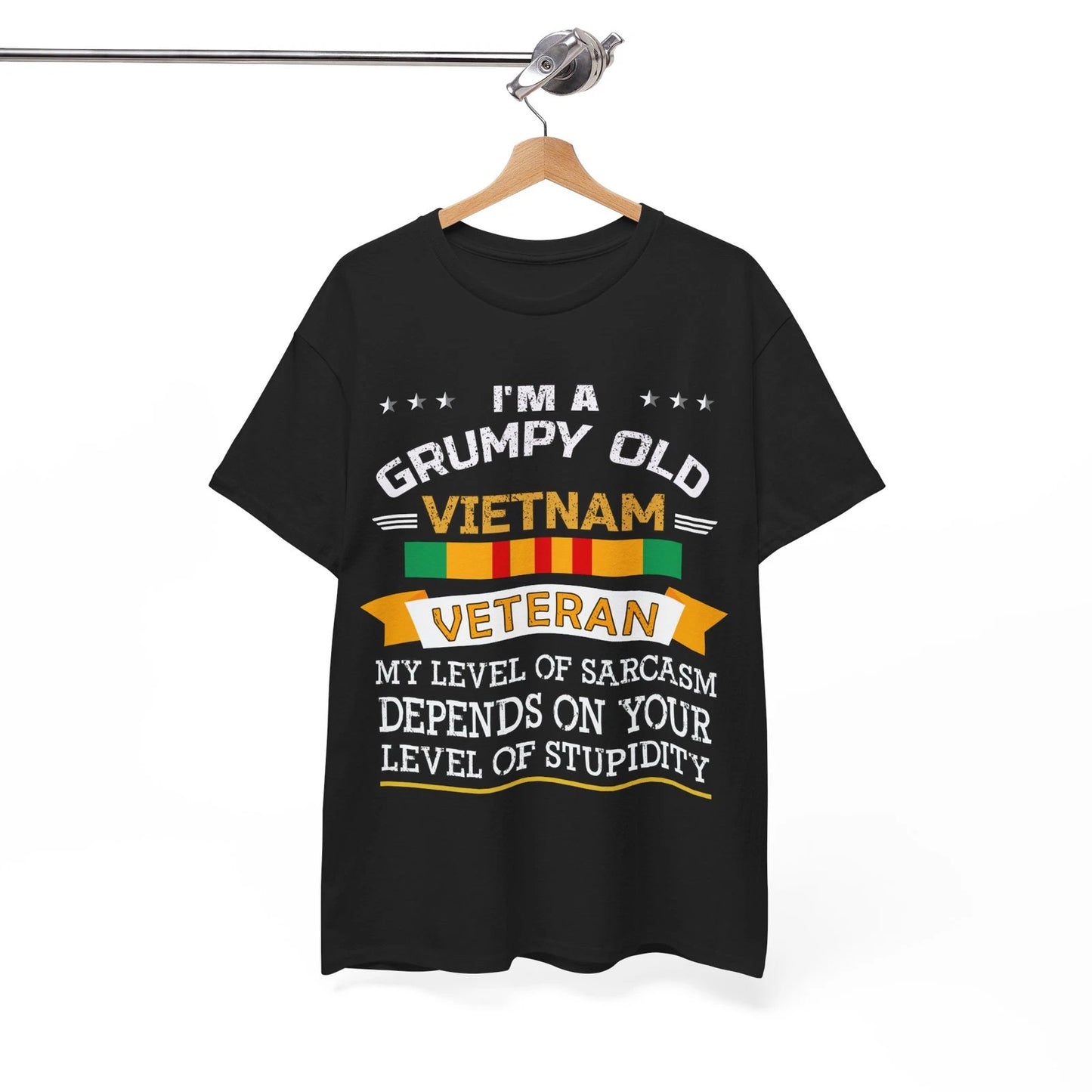 Veterans Day Shirt, Grumpy Old Vietnam Veteran Dad Men T-Shirt