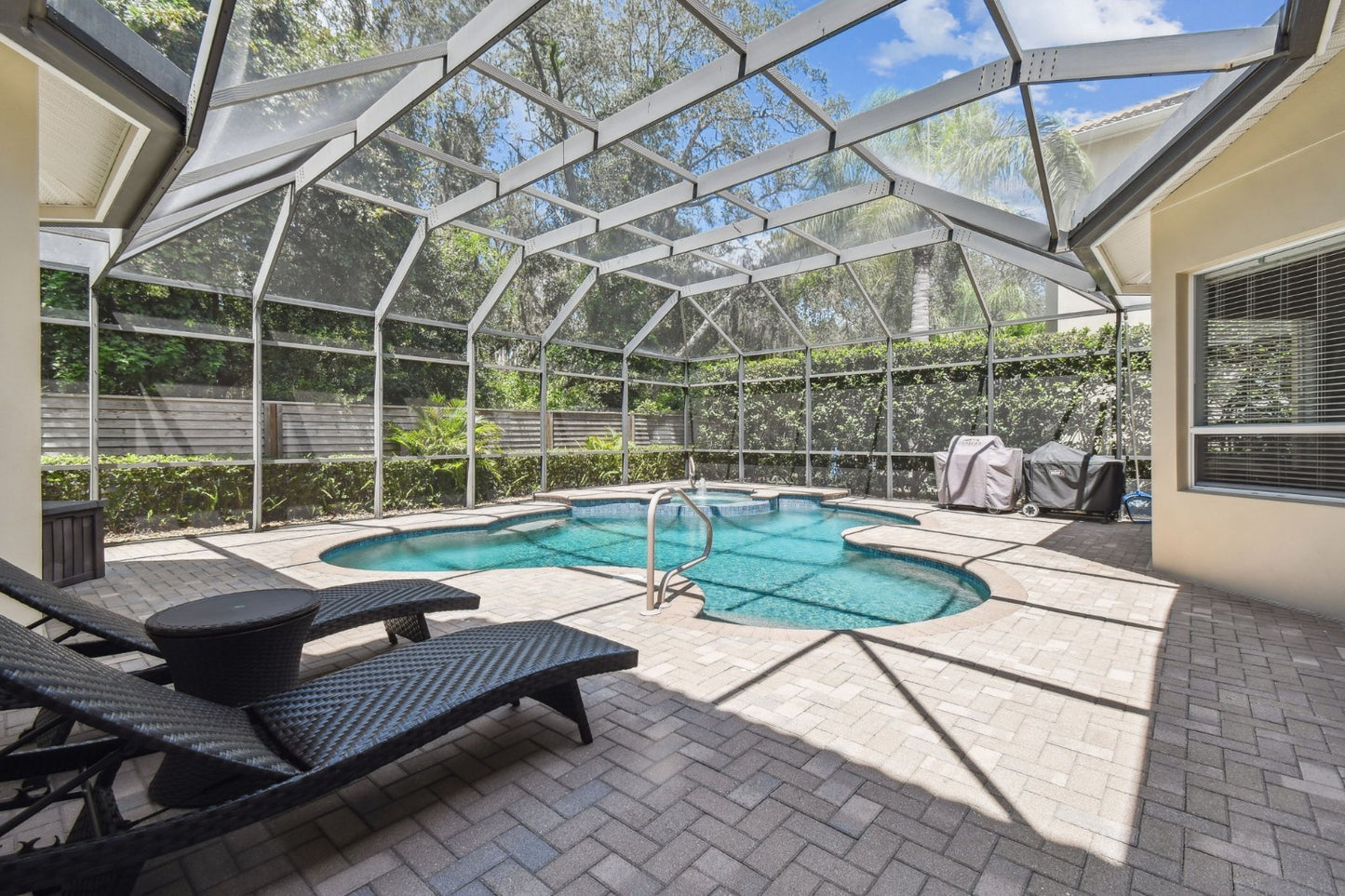 Casa à venda, Tarpon Springs Florida 5 camas / 4 banheiros / 3698 pés quadrados / piscina / fechado-