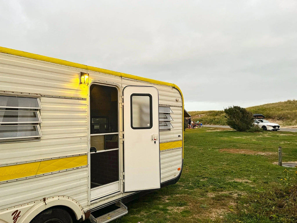 1975 Vintage 20’ Yellowstone Camper Trailer. Remodelado. Excelente estado-