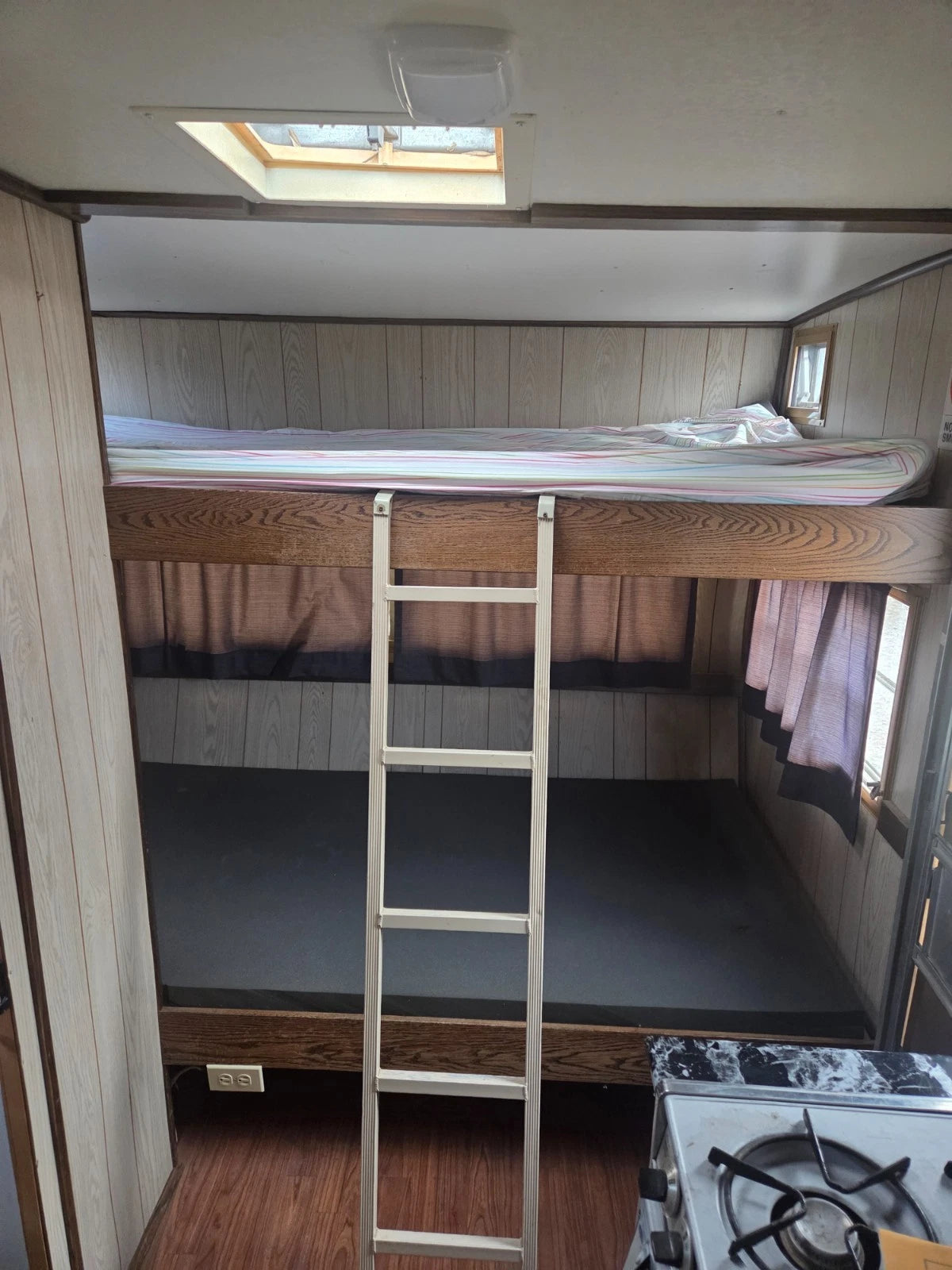 1975 20FT. COACHMEN CADET  VINTAGE TRAVEL TRAILER CAMPER NICE REMODELED INTERIOR