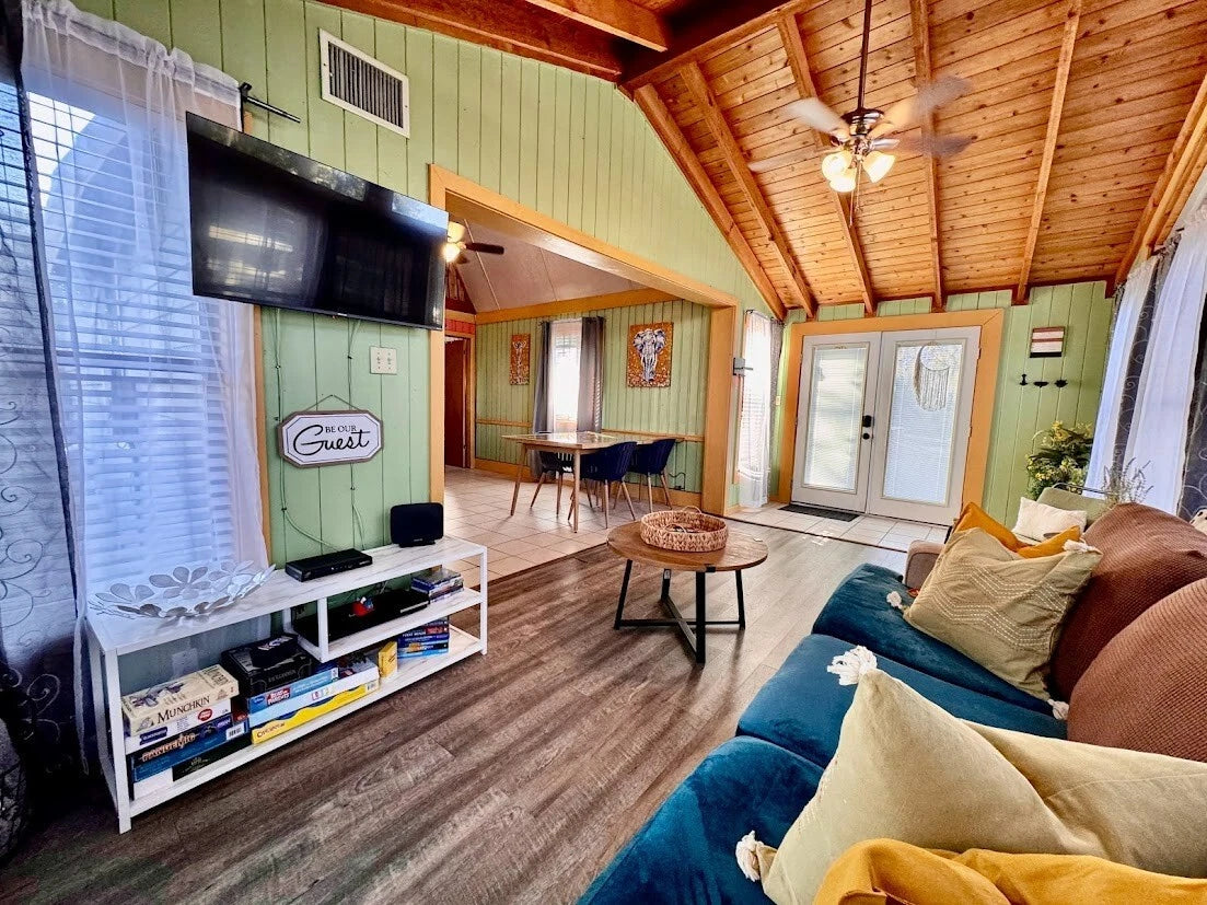 5 Night Stay In Vacation Community on Lake Louisa   25 Mins to Disney!