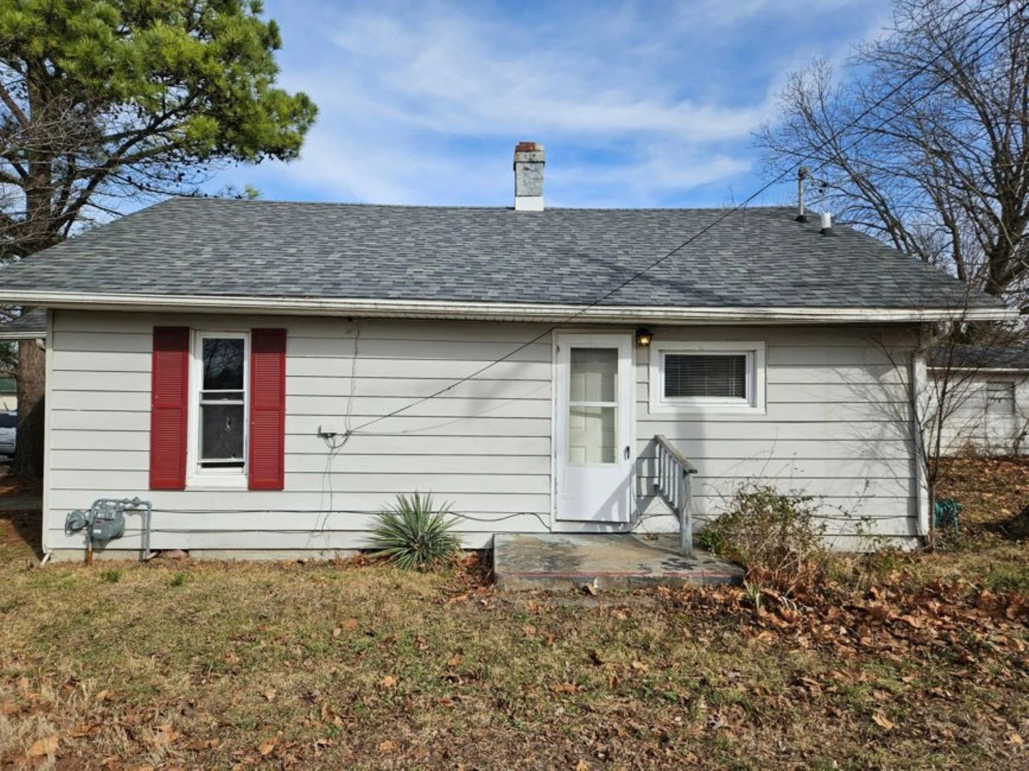 Cute inexpensive Single Family Home in quiet Zeigler Illinois Great Curb appeal