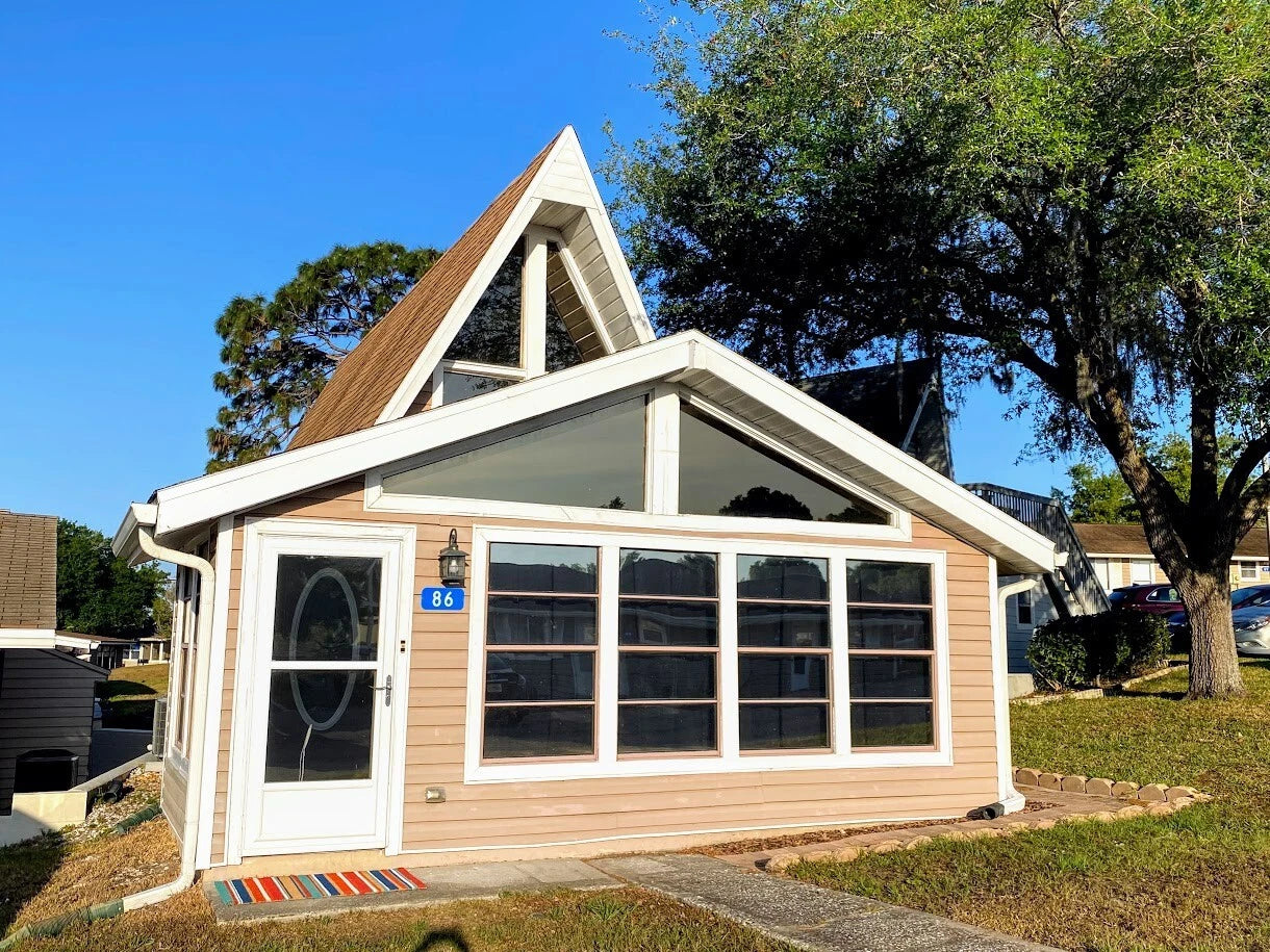 5 Night Stay In Vacation Community on Lake Louisa   25 Mins to Disney!