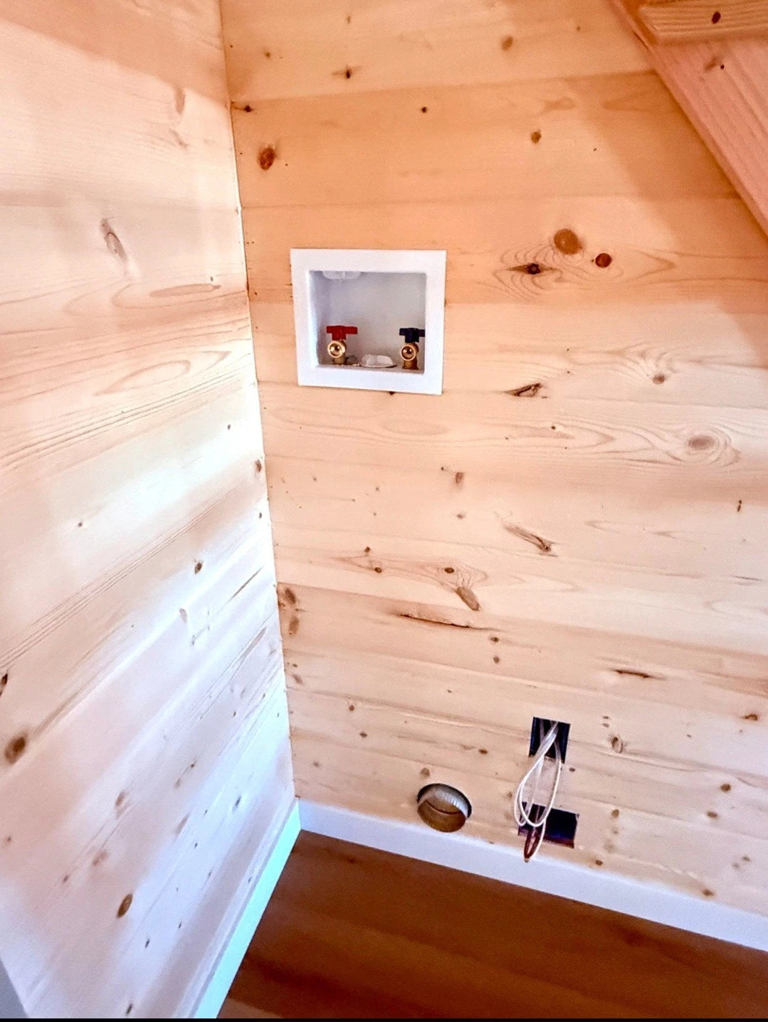 Tiny house for sale on wheels 9 x 30 MODERN BUNGALOW 2 BEDROOM  READY TO SHIP