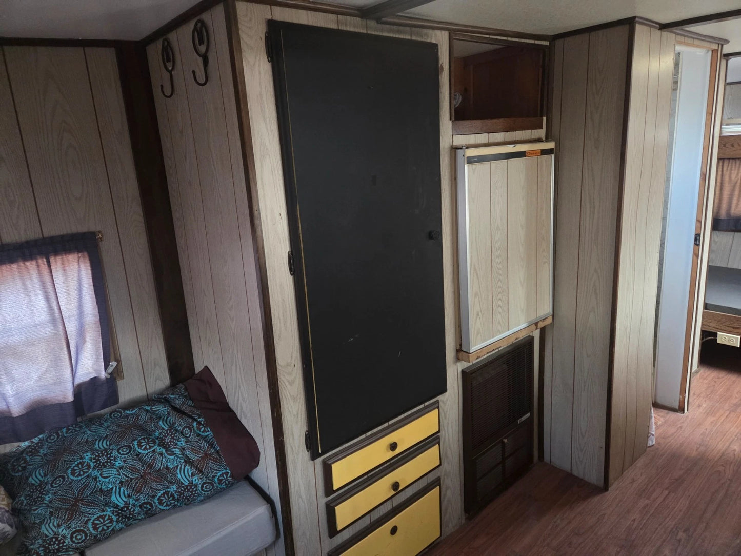 1975 20FT. COACHMEN CADET  VINTAGE TRAVEL TRAILER CAMPER NICE REMODELED INTERIOR