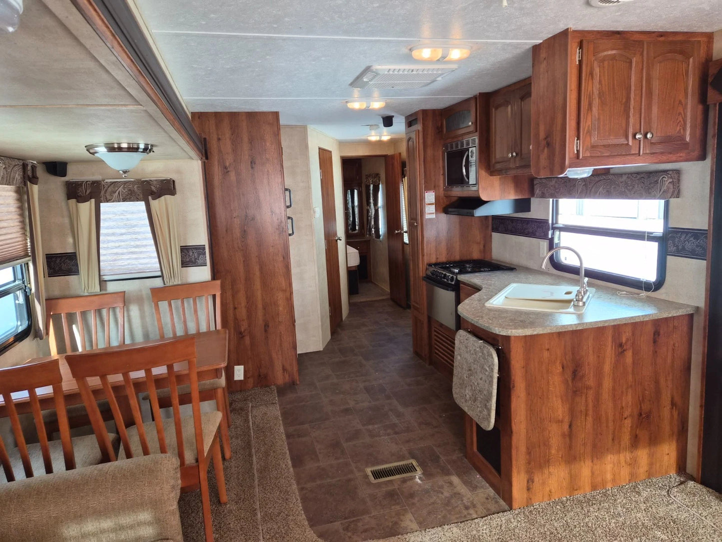 2012 KEYSTONE HORNET HIDEOUT PLATINUM CAMPER TRAILER 31RLDS
