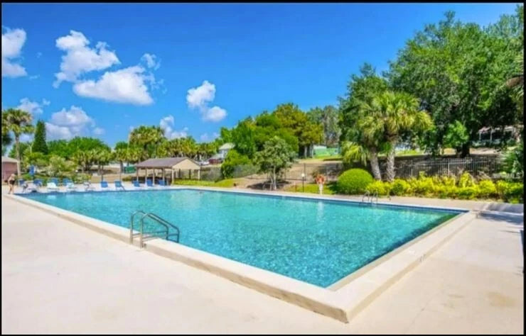 5 Night Stay In Vacation Community on Lake Louisa   25 Mins to Disney!