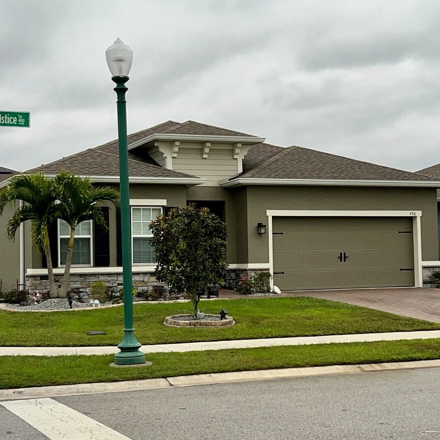 Mount Dora FL 32757 Corner Lot 3BR/2BA 2017 SqFt 2-Car Gar | MLS O6365215