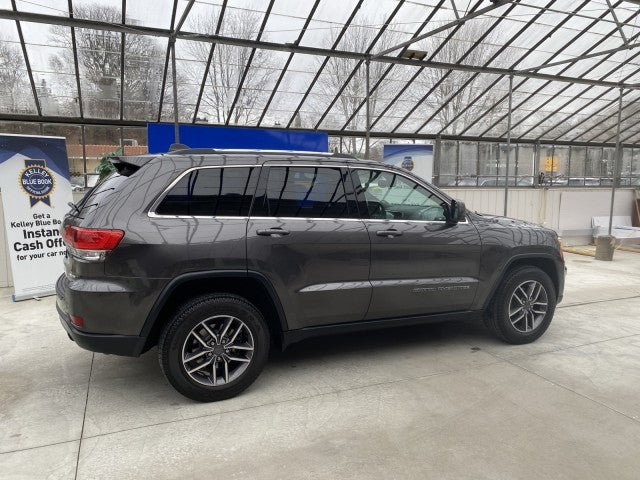 2019 Jeep Grand Cherokee Laredo 4WD clean carfax