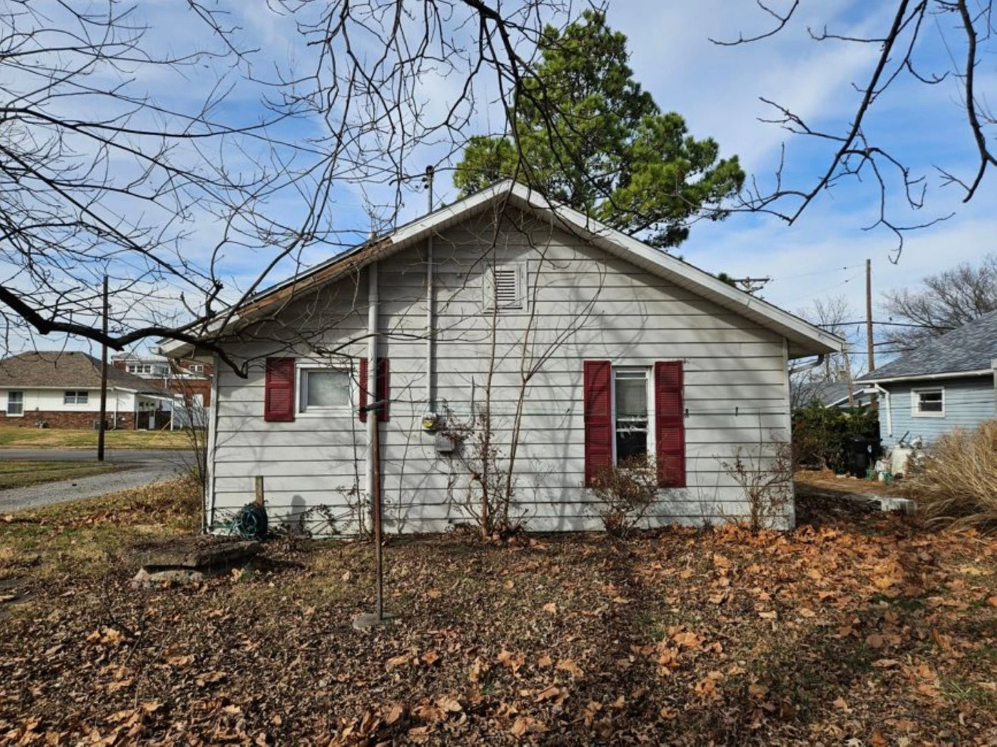 Cute inexpensive Single Family Home in quiet Zeigler Illinois Great Curb appeal