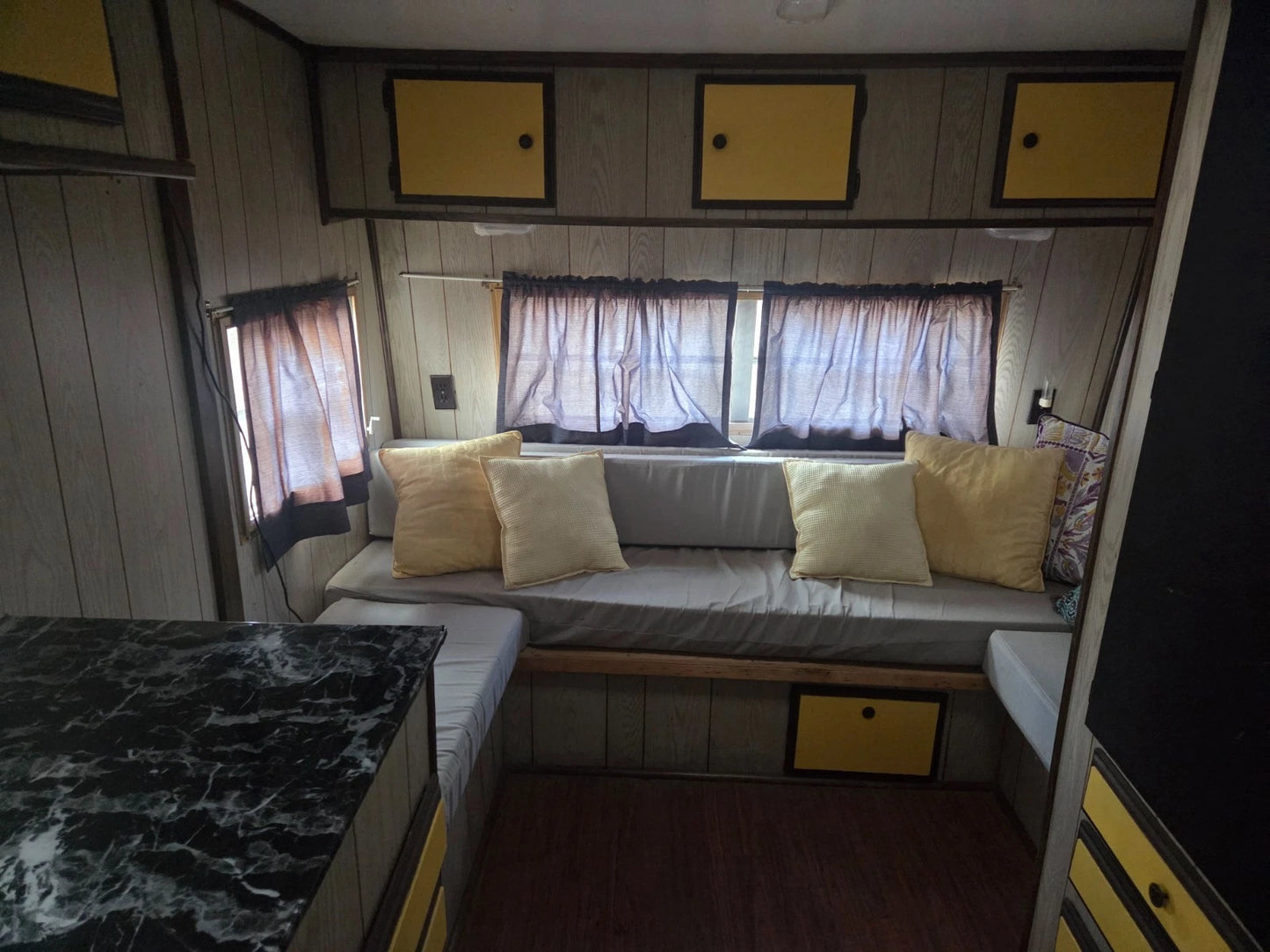 1975 20FT. COACHMEN CADET  VINTAGE TRAVEL TRAILER CAMPER NICE REMODELED INTERIOR