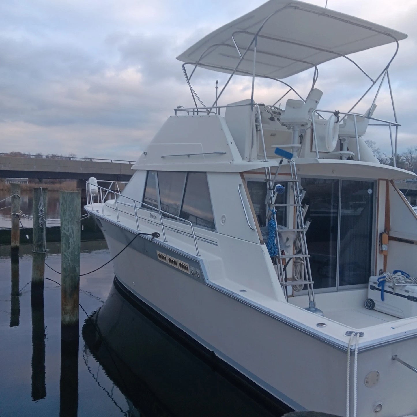 Silverton motor yacht