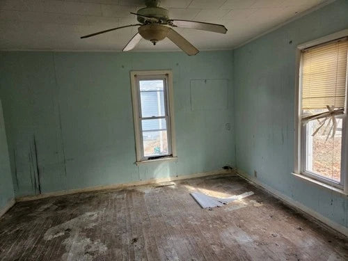 Cute inexpensive Single Family Home in quiet Zeigler Illinois Great Curb appeal