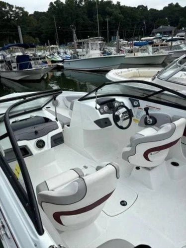 2020 Tahoe 700 Bowrider 40 Hours  trailer Included Dealer Serviced