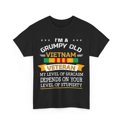 Veterans Day Shirt, Grumpy Old Vietnam Veteran Dad Men T-Shirt