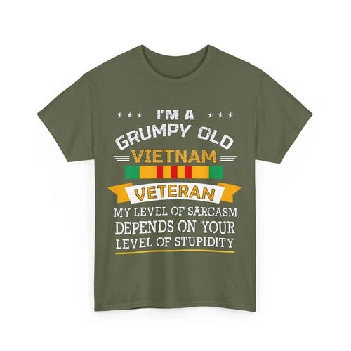 Veterans Day Shirt, Grumpy Old Vietnam Veteran Dad Men T-Shirt