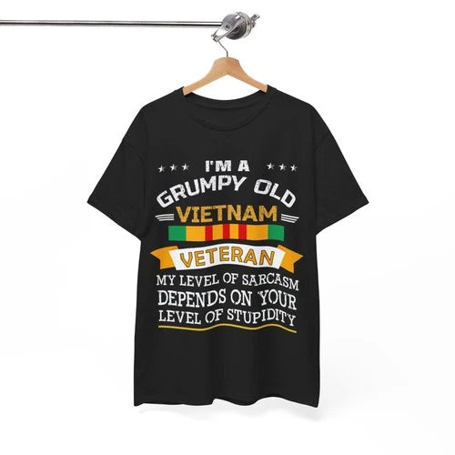 Veterans Day Shirt, Grumpy Old Vietnam Veteran Dad Men T-Shirt